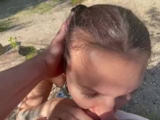 Парень сосет хуй видео